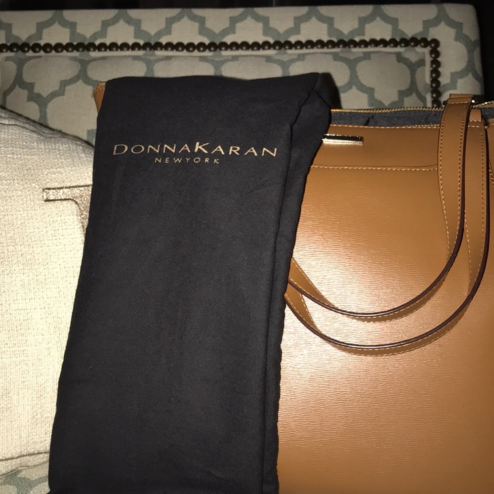 Brand New - Donna Karan NewYork Tote w/ Dust Cover - Picture 7 of 8